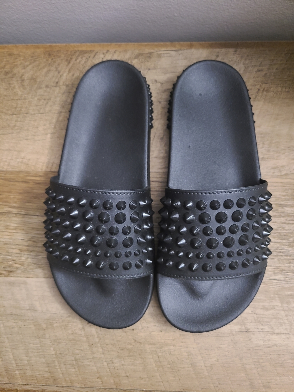 🖤 Women's Spiky Studded Black Slide Sandals Size 8 - Picture 10 of 11